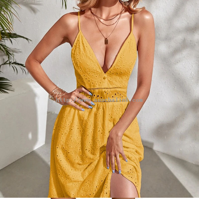 The New Design of Pure Color Eyelet Embroidery Flounces under The Slit Condole Belt Casual Dress Women